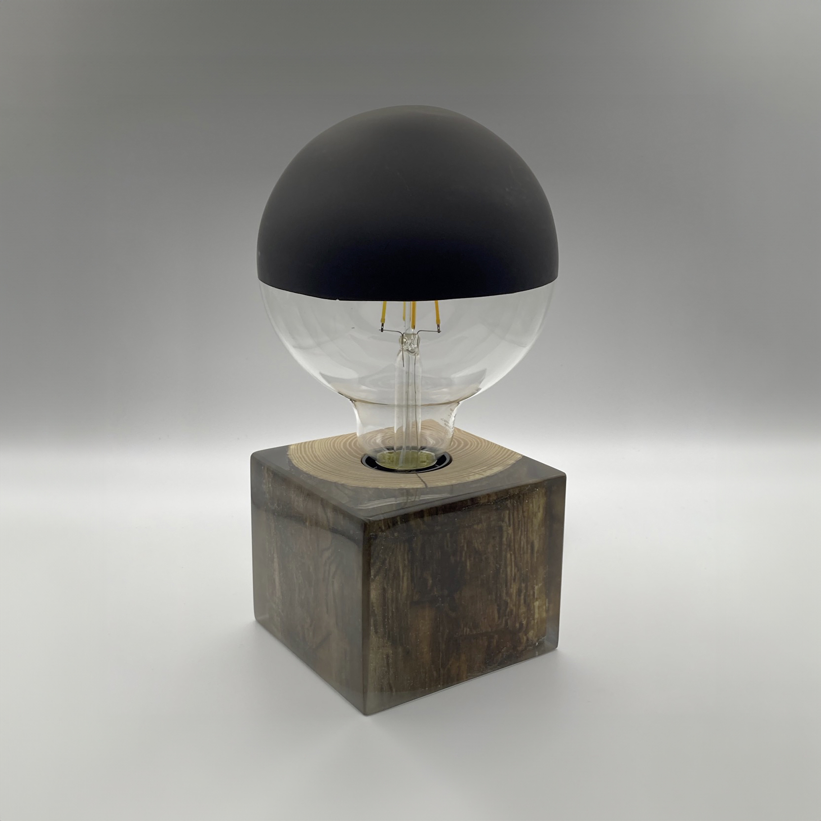 Edison-Lampe Schwarzkugel aus